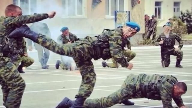 История о показательных выступлениях штурмовой группы ВДВ в СССР смотреть онлайн