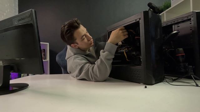 купил компьютер по низу рынка с 2к монитором, перепродажа пк смотреть онлайн