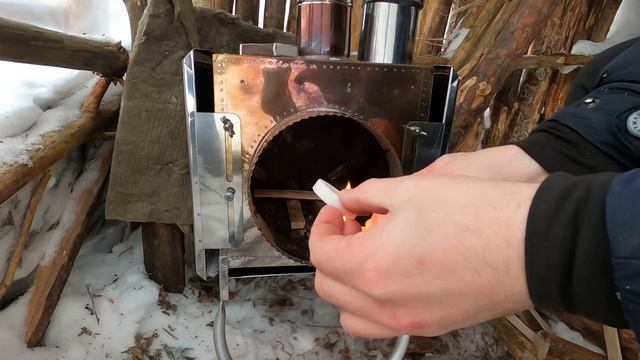 Одиночный поход в шалаш - затопил печь \ Bushcraft смотреть онлайн