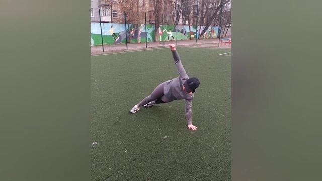 Прямая планка + ротация в боковую. Plank in dynamics, straight plank + rotation to the side. смотреть онлайн