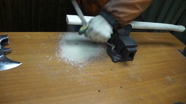 Туристический топорик из кованного топора 19 века. Реставрация Поделочника. смотреть онлайн