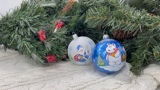 Набор стеклянных ёлочных игрушек "Полярная сказка", 4 ёлочных шара разного цвета с рисунками смотреть онлайн