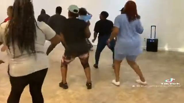 Groovy line dance workout class смотреть онлайн