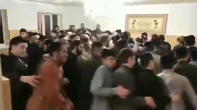 На потолке появилась الله АллахӀу акбар смотреть онлайн