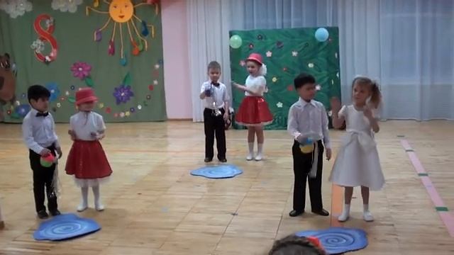 Праздник 8 марта в старшей группе № 9