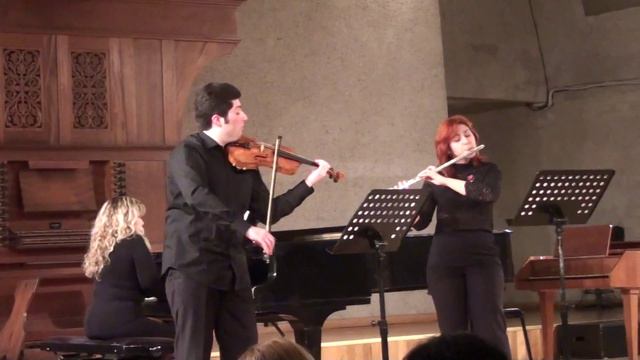 Bach, Air BWV 1068 Davit Pivazyan (violin), Lilit Manaryan (flute), Nune Manucharyan (piano) смотреть онлайн