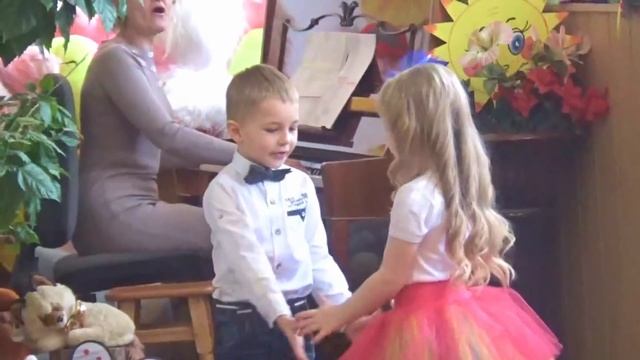 Мой самый крутой ПРАЗДНИК / 8 Марта в САДУ / Чуть не ОПОЗДАЛИ Влог смотреть онлайн