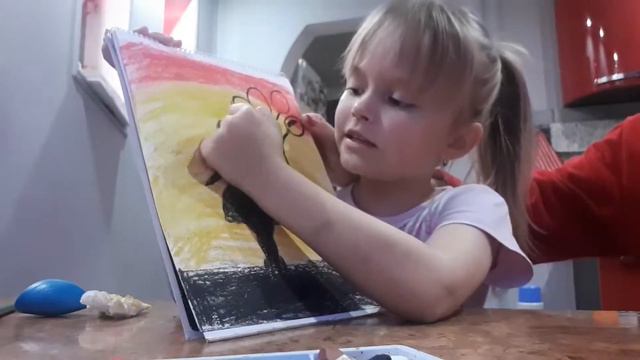 Рисуем акварельными мелками. Вероника 6 лет. Девушка с шариками смотреть онлайн