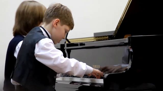 01. Д. Шостакович, Полька, исполняют Михаил Орлов и Степан Чабаненко смотреть онлайн