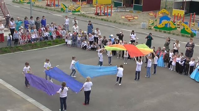 ТАНЕЦ РАЗНОЦВЕТЬЕ (С ПОЛОТНАМИ) смотреть онлайн
