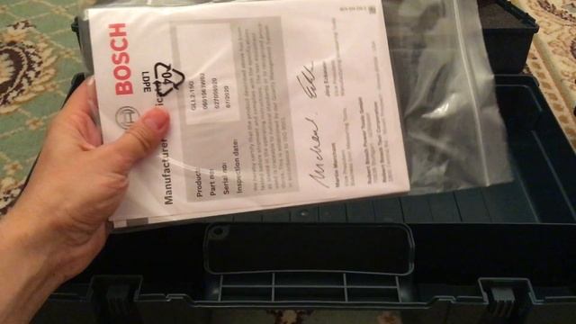 Распаковка и обзор лазерного нивелира Bosch GLL 2-15 G в кейсе смотреть онлайн