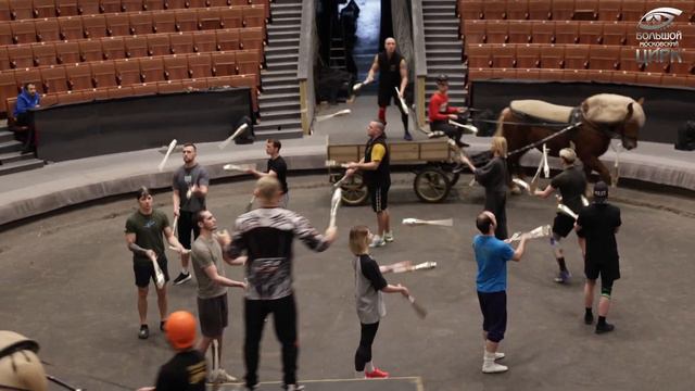 Знакомство с Афиной Палладой из шоу «Легенда» смотреть онлайн