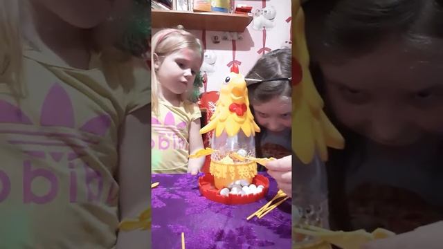 Играем в игру Chicken Drop . Почему Ника растроилась смотреть онлайн