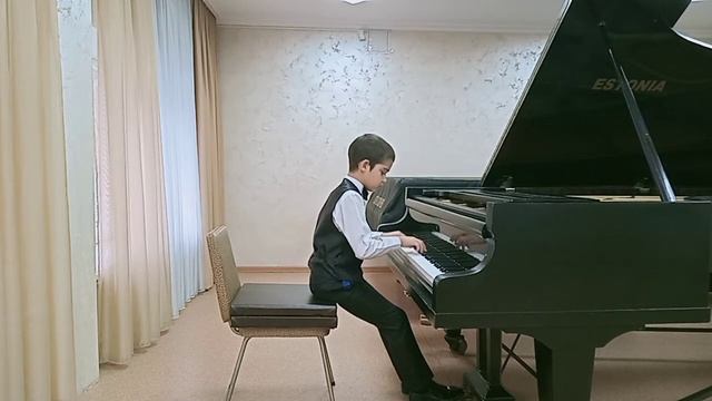 Федорок Богдан, 8 лет, БДШИ 4 Д. Кабалевский "Воинственный танец" смотреть онлайн