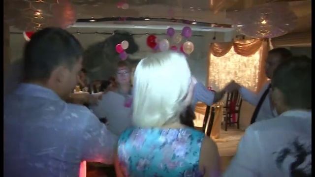 НА СВАДЬБЕ ДАНИИЛА И ОЛЬГИ ЗИМЕНКО В САМАРЕ.mpg смотреть онлайн