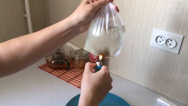 Пакет с водой против зажигалки. Кто победит? смотреть онлайн