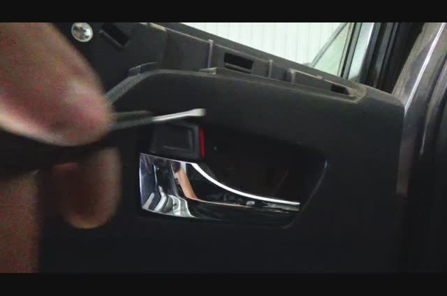 Как разобрать заднюю дверь полностью Toyota RAV4 IV (CA40) Рестайлинг смотреть онлайн