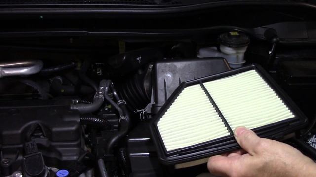 How To Change The Air Filter 2019 Honda HRV смотреть онлайн