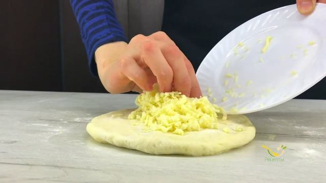 Лепёшки с сырной начинкой. Домашний хлеб с сыром в духовке. смотреть онлайн