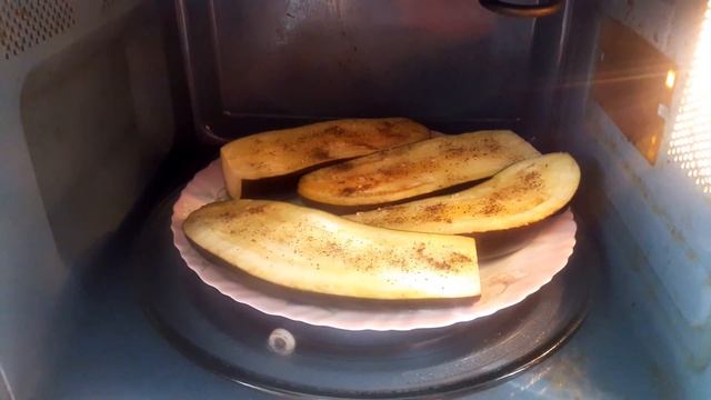 Баклажаны (синенькие) в микроволновке. Жарим. смотреть онлайн