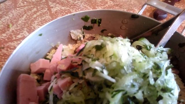 Окрошка весенняя с первым зелёным луком. смотреть онлайн