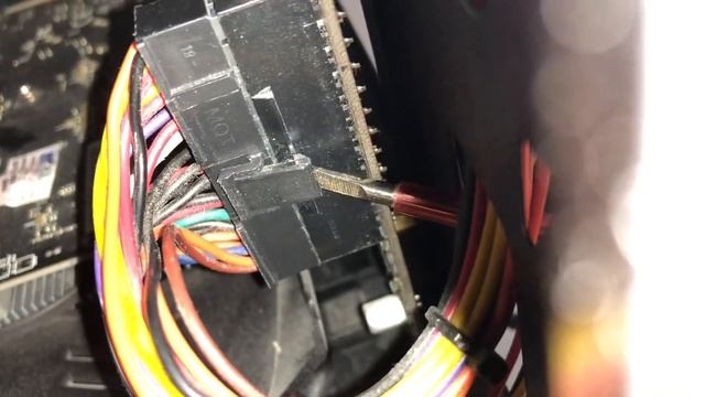 SMALL TIPS PC: HOW TO REMOVE 24-PIN MOTHERBOARD CABLE (ENG SUB) смотреть онлайн