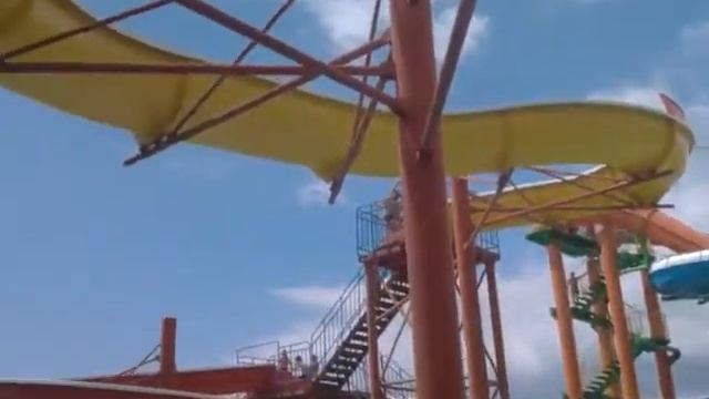 Быстрый обзор аквапарка в Гаграх смотреть онлайн