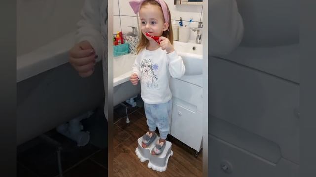 Rocs / Зубная паста детская РОКС "Фруктовый рожок", 3-7 лет, Укрепление первых и молочных зубов смотреть онлайн