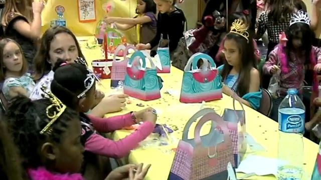 Fancy Nancy Tea Party смотреть онлайн