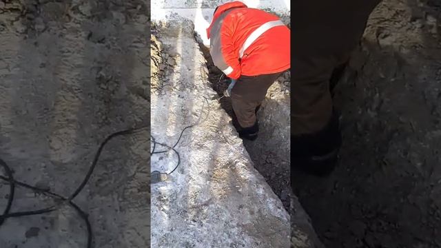 Чем копать траншею зимой ! смотреть онлайн