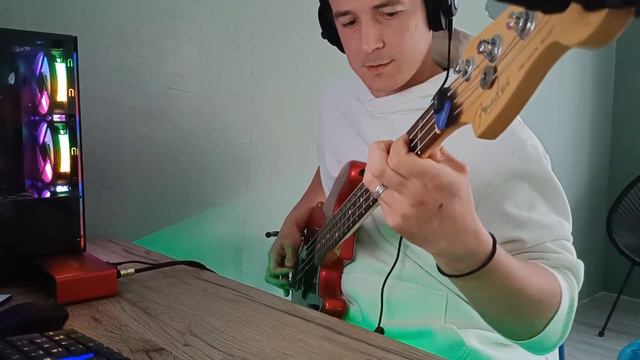 Быдлоцыкл - Совёнок (Bass cover) смотреть онлайн