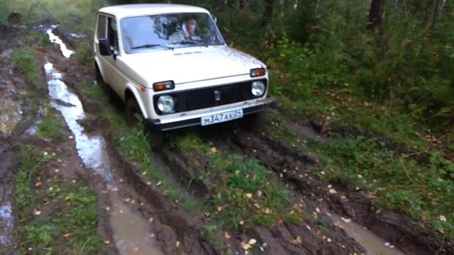 Чуть не застрял. Лада Нива. Манский район смотреть онлайн