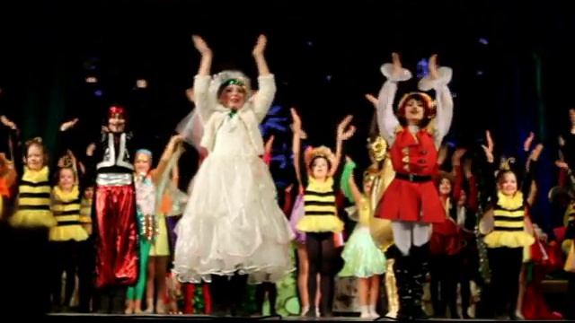 "Рождественкая сказка" -"Гном"- Пауки и Божия коровка. смотреть онлайн