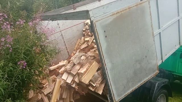 Дрова берёзовые колотые 5м3 навалом с доставкой в Понтонный. т. 993-24-12 смотреть онлайн