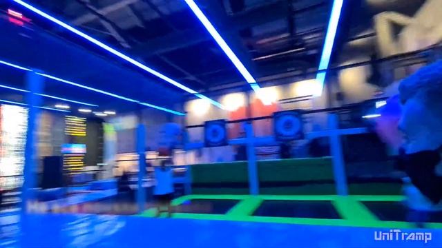 ДУБАЙ, ОБЗОР БАТУТНОГО ПАРКА В DUBAI MALL смотреть онлайн