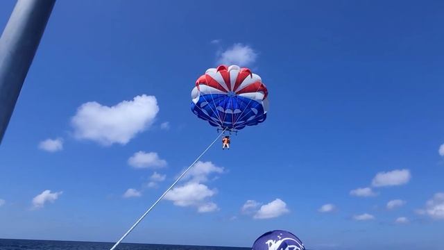 parasailing Filippin Boracay / Парасейлинг на острове Боракай, Филиппины смотреть онлайн