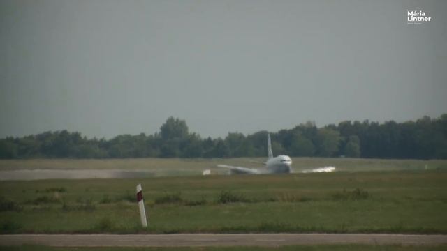 Boeing 737-200 Lands and Takes Off at Ferihegy Airport. One of the rarest aircraft in the world. смотреть онлайн