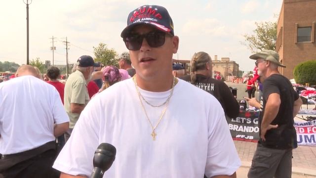 Thousands line up to see Trump in Youngstown смотреть онлайн