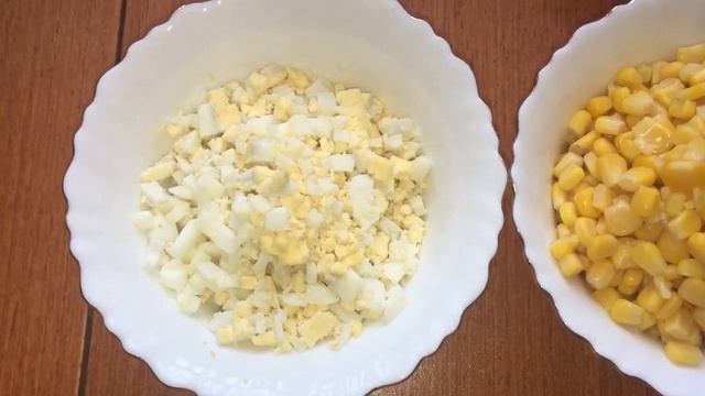 Салат с крабовыми палочками и имитированной икрой. Дешево и вкусно! смотреть онлайн