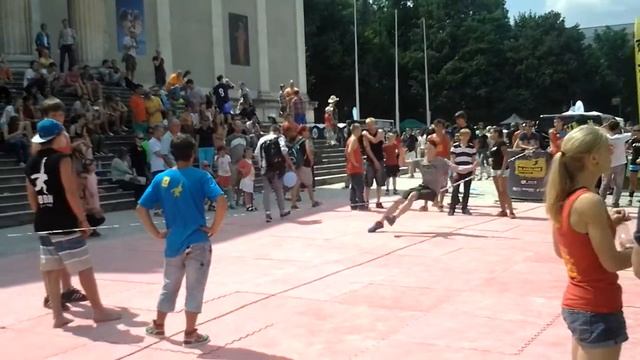 ВОт такие прыжки на резинке (Slackline) смотреть онлайн