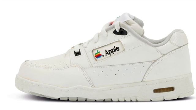 «Ультраредкие» кроссовки Apple продаются за 50 000 долларов смотреть онлайн