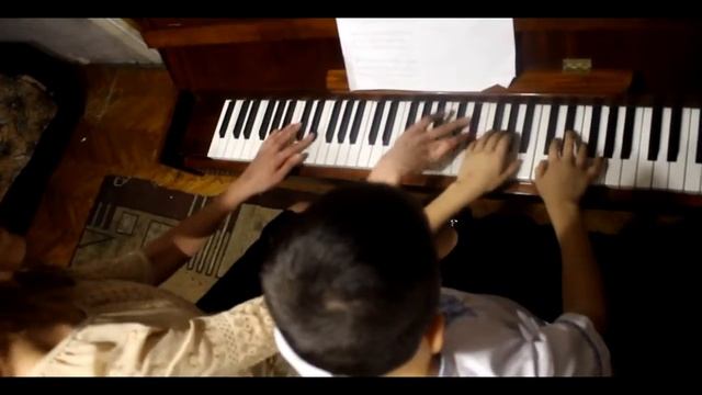 Марш із мультфільму Мікі Маус на фортепіано в 4 руки. смотреть онлайн