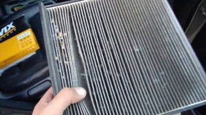 Замена фильтра салона на автомобиле Honda CRV 3/Replacing the cabin filter on a Honda CRV-3