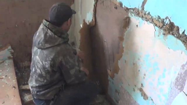 Капитальный демонтаж дома, взятый под материнский капитал. Подготовка ч1. Прикольное видео. смотреть онлайн