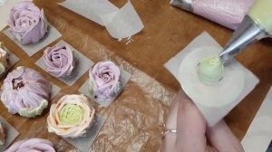 Учимся делать цветы из зефира.