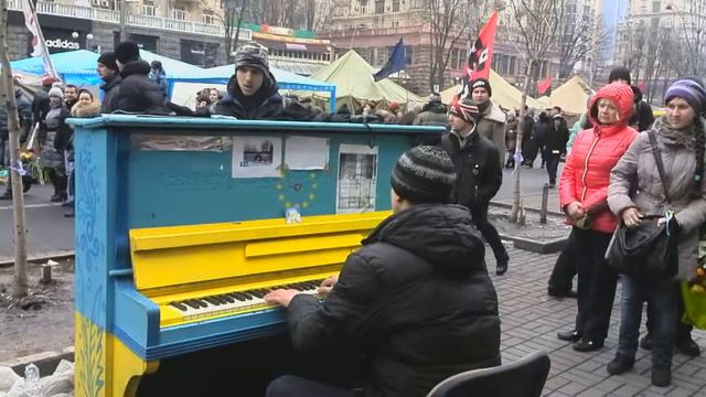 23.02.14. Пианист на майдане в Киеве. смотреть онлайн