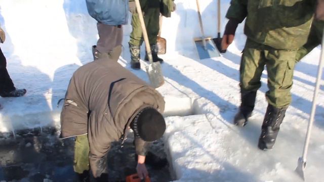 В Змеиногорске готовят купель на Крещение смотреть онлайн