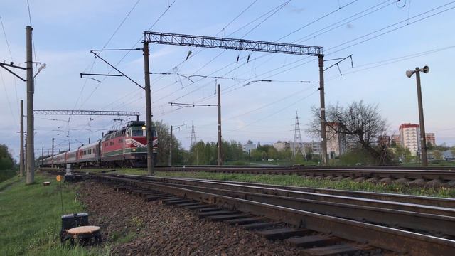 ЧС4Т,Адлер-Калининград,Проезжает станцию Жодино. смотреть онлайн