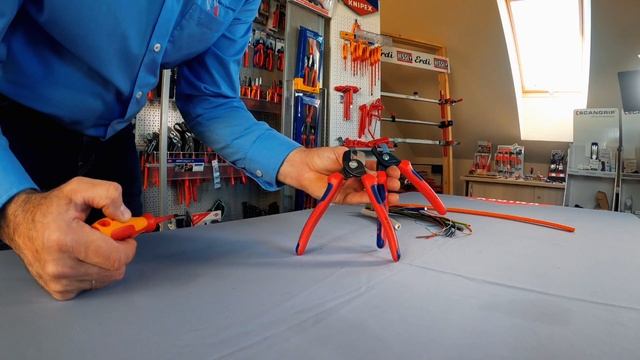 KNIPEX (Polska) - Różnica między starą (95 12 165 ) a nową (95 12 160) wersją szczypiec смотреть онлайн