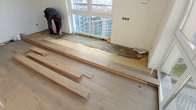 Укладка Инженерной Доски Без Фанеры. Укладка Паркетной Доски на Клей смотреть онлайн